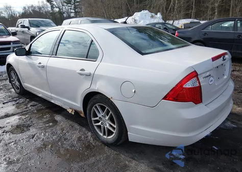 2012 Ford Fusion S z USA, uszkodzony, nr VIN 3FAHP0GA8CR118515